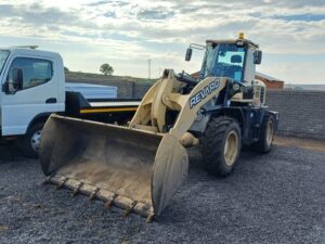 2024 AM25 REVARO Front-End-Loader