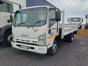 2017 Isuzu NMR275 Dropside