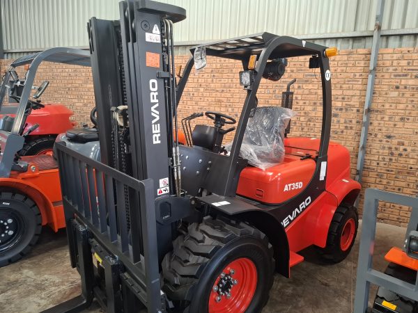 AT35D 3.5 Ton All Terrain Forklift - Image 4
