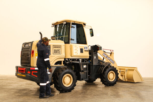 REVARO AM15 Front End Loader - Image 17