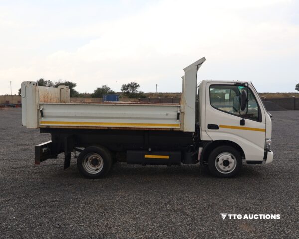 2021 TOYOTA DYNA 150 DSL 4-093 ch-cab - Image 4